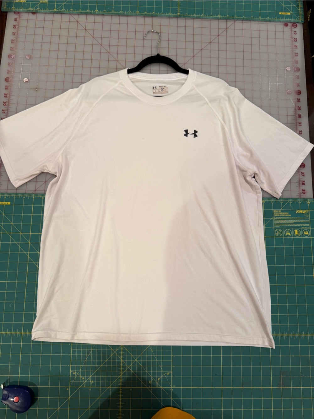 Under Armour Men’s White Crew Neck Short Sleeve Tee with Black Logo